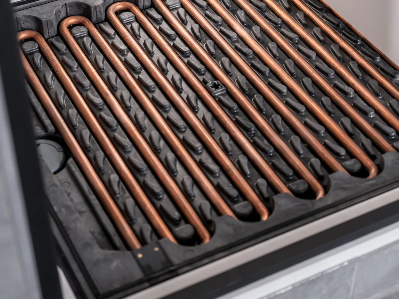 Sanura X-Tray zonder bovenplaat: de koperen warmtewisselaar in de douchebak