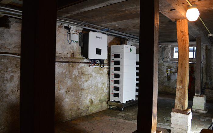 Thuisbatterij in de kelder van een monumentaal pand