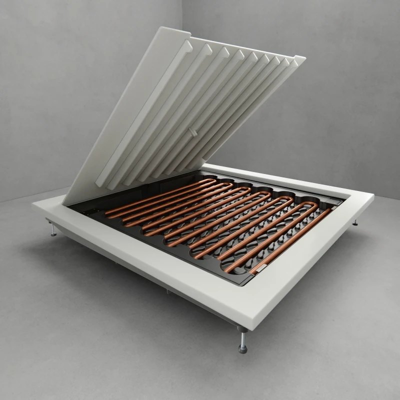 Sanura X-Tray met opengeklapte bovenplaat: de koperen warmtewisselaar in de bak