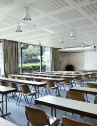 schoolgebouw met klimaatplafond