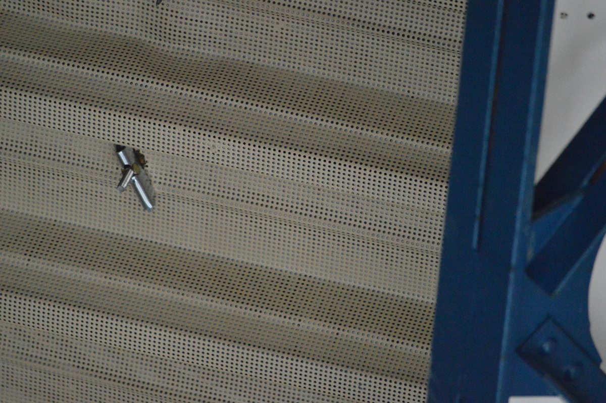 Zonnepanelen op het bitumen dak van de garenfabriek in Gouda