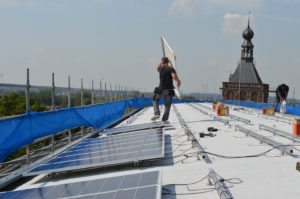 Zonnepanelen installeren op ieder type dak