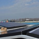 Oost-west opstelling zonnepanelen op plat bitumen dak