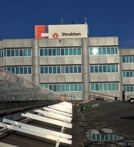 Zonnepanelen op hellend bitumen dak