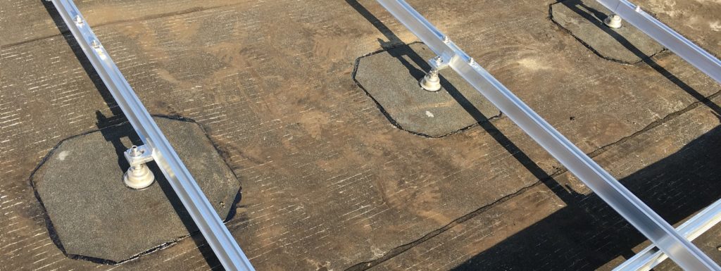Montagesysteem voor bitumen dak