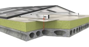 Zonnepanelen in oost-west opstelling op geisoleerd betonnen dak