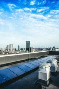 Zonnepanelen VVE op appartementencomplex mogelijk door montagesysteem jual solar