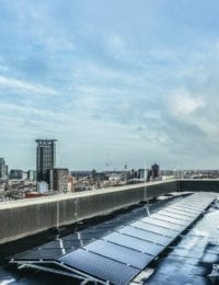 Zonnepanelen op appartementengebouw woontoren Lumiere