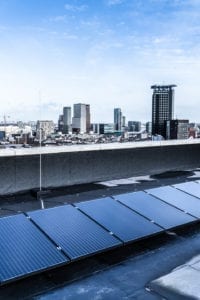 zonnepanelen op appartementsgebouw flat woontoren lumiere den haag