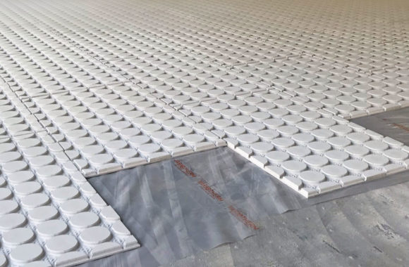 gipsvezel lage opbouw vloerverwarming op bestaande betonvloer