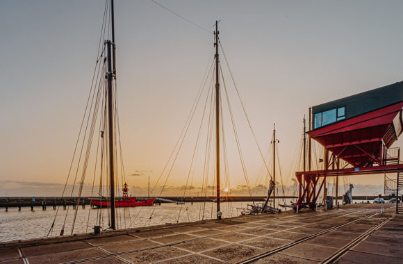 Duurzaam hotel aan de waddenzee met zonnepanelen