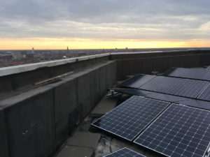 Zonnepanelen op flat Helix in Groningen - Stormvast gemonteerd met montagesysteem van Jual Solar