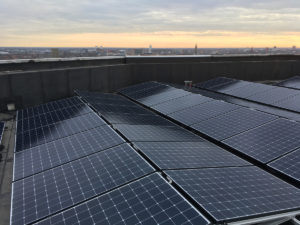 Zonnepanelen op flat Helix in Groningen - Stormvast gemonteerd met montagesysteem van Jual Solar
