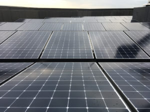 Zonnepanelen op flat Helix in Groningen - Stormvast gemonteerd met montagesysteem van Jual Solar