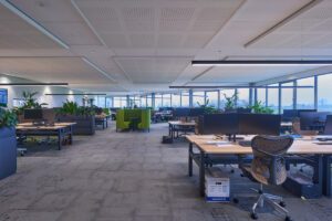Technea akoestisch koelplafond - plafondkoeling - klimaatplafonds in kantoor gebouw