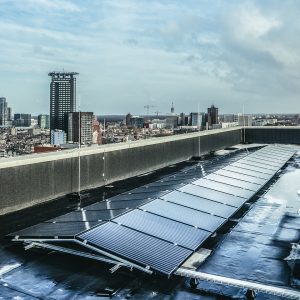 Zonnepanelen op woontoren